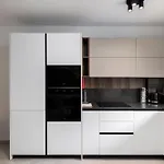 Modern 2bd With Spacious Layout & 2 Balconies - Apartment *