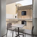 Modern 2bd With Spacious Layout & 2 Balconies - Apartment San Ġwann