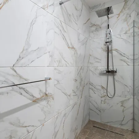 公寓 Modern 2bd With Spacious Layout & 2 Balconies - *