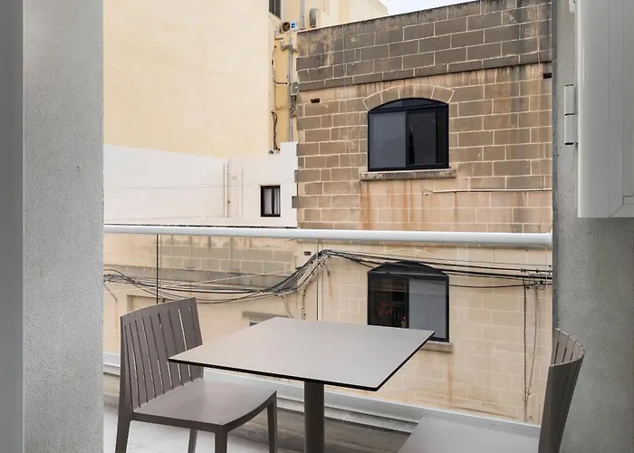 Modern 2bd With Spacious Layout & 2 Balconies - Apartamento San Ġwann