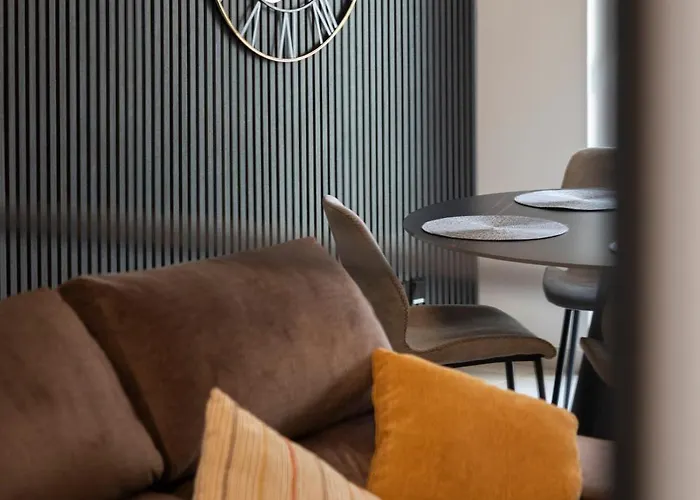 Modern 2bd With Spacious Layout & 2 Balconies - Apartamento