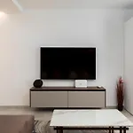 Apartman Modern 2bd With Spacious Layout & 2 Balconies -