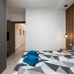 Apartman Modern 2bd With Spacious Layout & 2 Balconies - *