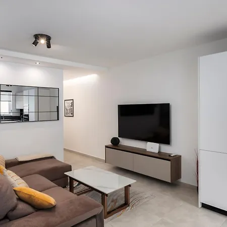 Modern 2bd With Spacious Layout & 2 Balconies - San Gwann