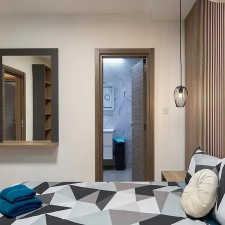 Modern 2bd With Spacious Layout & 2 Balconies - Apartman *
