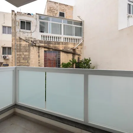 Modern 2bd With Spacious Layout & 2 Balconies - * San Ġwann