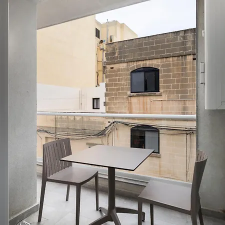 Modern 2bd With Spacious Layout & 2 Balconies - Apartment San Gwann