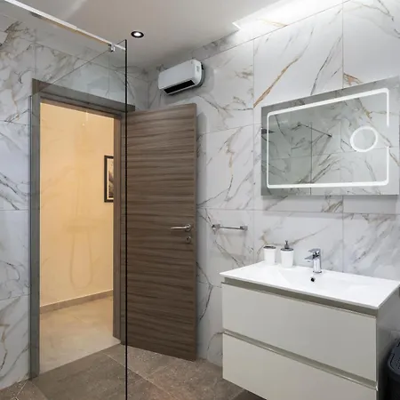 Modern 2bd With Spacious Layout & 2 Balconies - San Ġwann