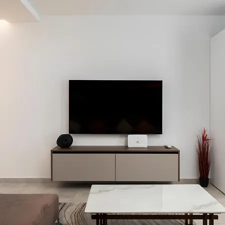 Apartment Modern 2bd With Spacious Layout & 2 Balconies -