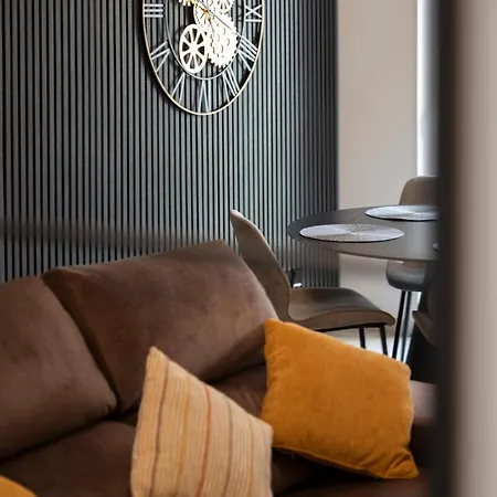 Modern 2bd With Spacious Layout & 2 Balconies - Apartman