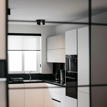 Modern 2bd With Spacious Layout & 2 Balconies - 公寓