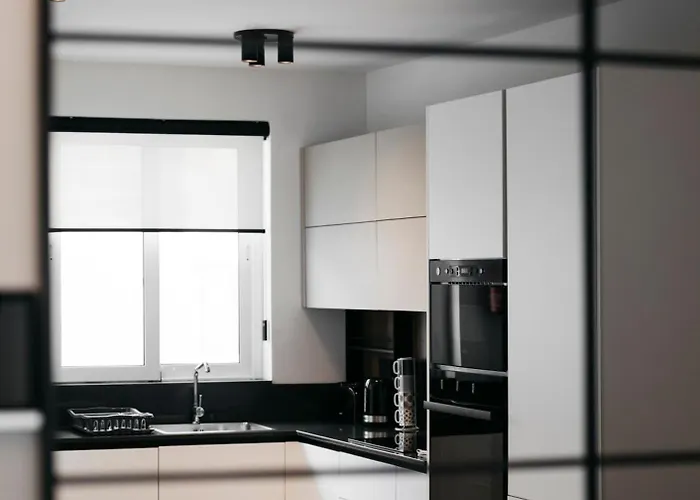 Modern 2bd With Spacious Layout & 2 Balconies - 公寓